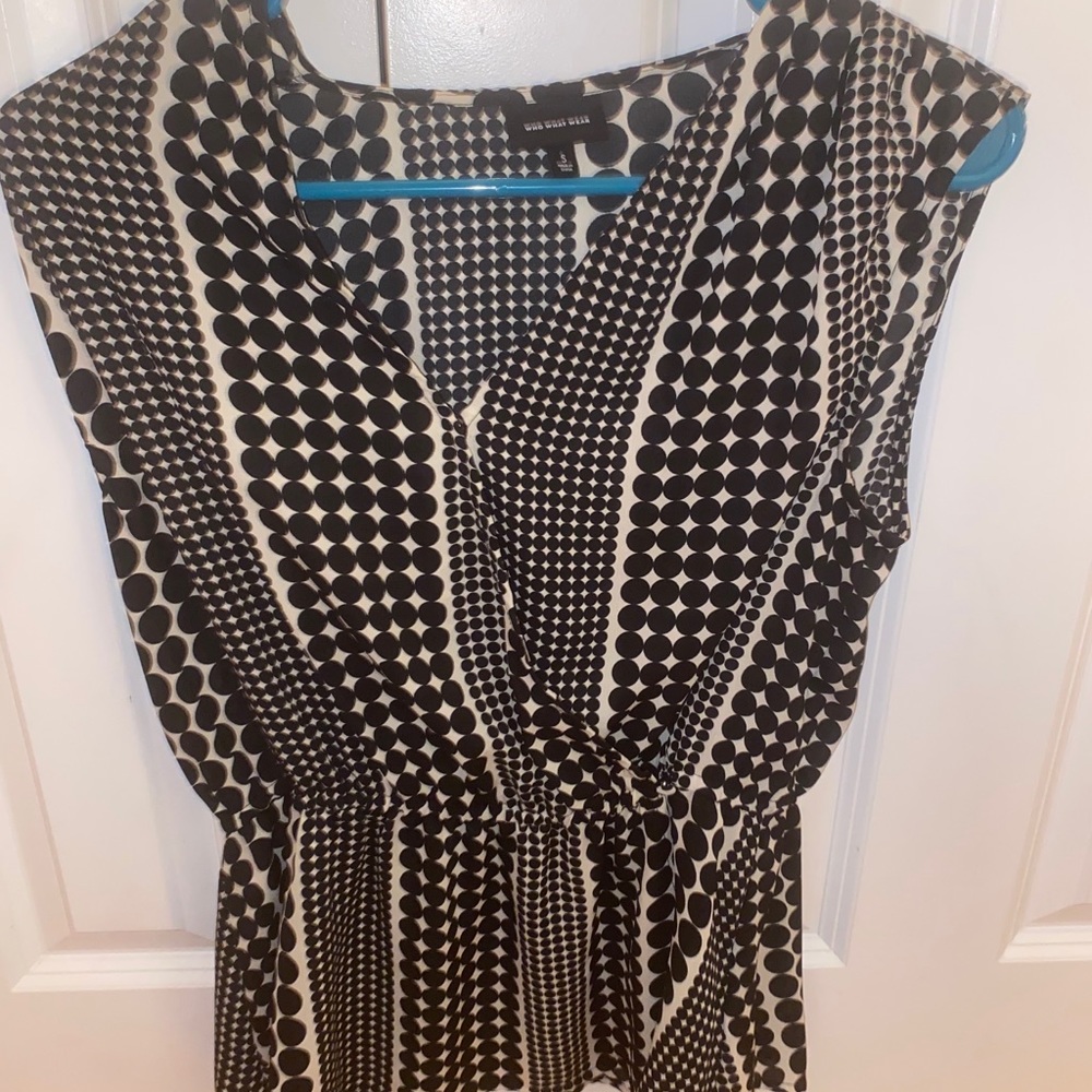Black and beige patterned blouse